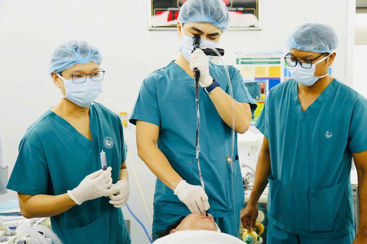 Khít hàm – Rào cản bất ngờ trong phòng mổ- Ảnh 4. Khít hàm – Rào cản bất ngờ trong phòng mổ- Ảnh 4.