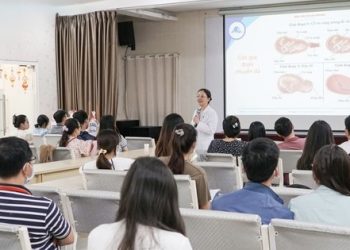 Lớp học tiền sản cuối tuần tại Bệnh viện Phụ sản MêKông: Ấm áp, thiết thực và tràn đầy yêu thương giữa ngày mưa lớn