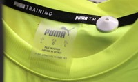 Dòng chữ "Made in Vietnam" trên mác một chiếc áo Puma. (Ảnh: Getty)