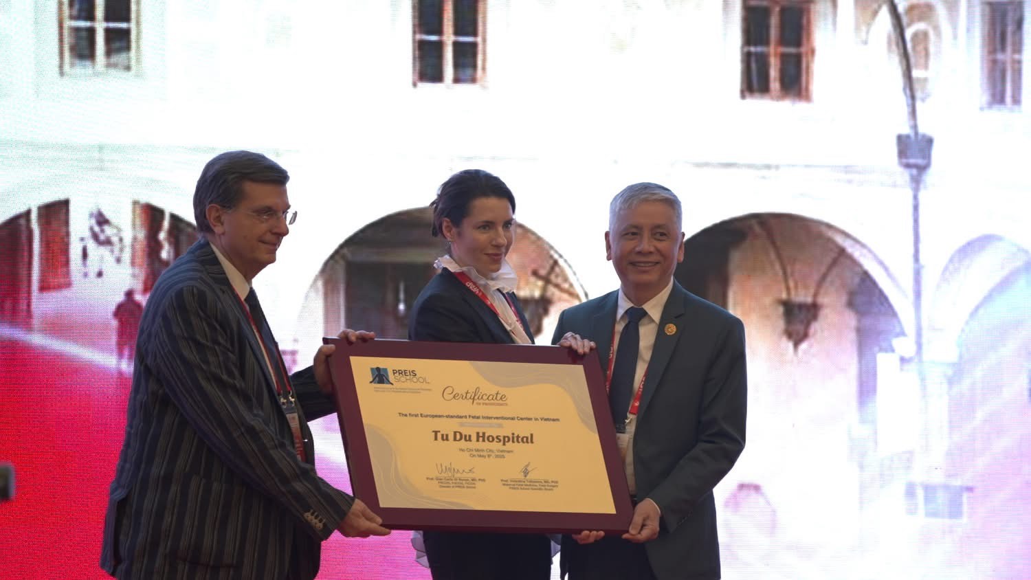 Bệnh viện Từ Dũ vinh dự đón nhận Chứng nhận Trung tâm Can thiệp bào thai chuẩn châu Âu đầu tiên tại Việt Nam- Ảnh 1.