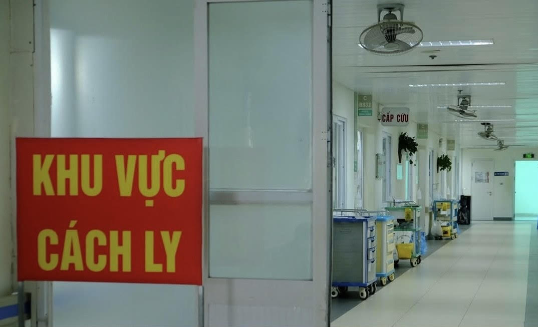 Thành phố Hồ Chí Minh siết chặt phòng dịch tại bệnh viện trước biến chủng Omicron XEC- Ảnh 1.