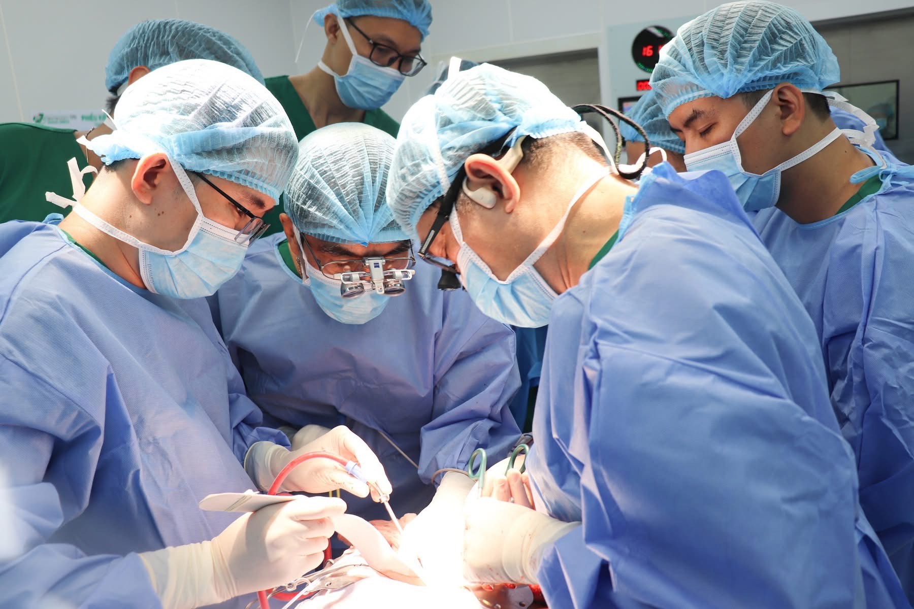 Bệnh viện Nhi đồng 2: 20 năm hành trình ghép gan – 50 cuộc đời được hồi sinh- Ảnh 7. Bệnh viện Nhi đồng 2: 20 năm hành trình ghép gan – 50 cuộc đời được hồi sinh- Ảnh 7.