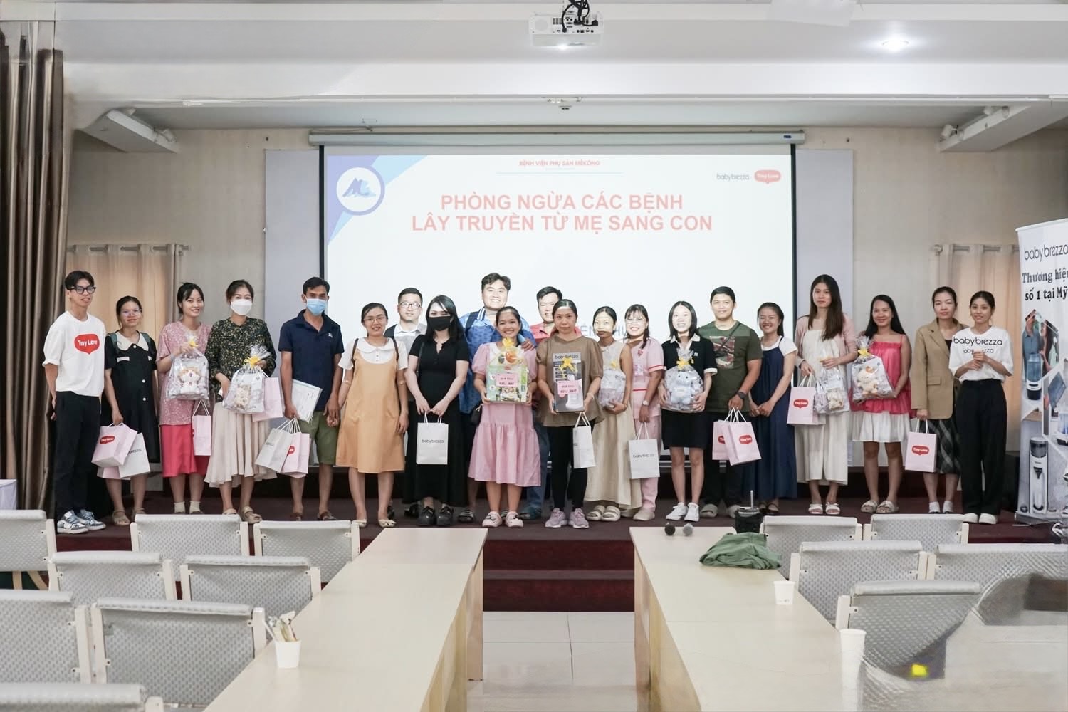 Bệnh viện Phụ sản MêKông tổ chức lớp học tiền sản: Trang bị kiến thức phòng ngừa bệnh lây truyền từ mẹ sang con cho thai phụ- Ảnh 4. Bệnh viện Phụ sản MêKông tổ chức lớp học tiền sản: Trang bị kiến thức phòng ngừa bệnh lây truyền từ mẹ sang con cho thai phụ- Ảnh 4.