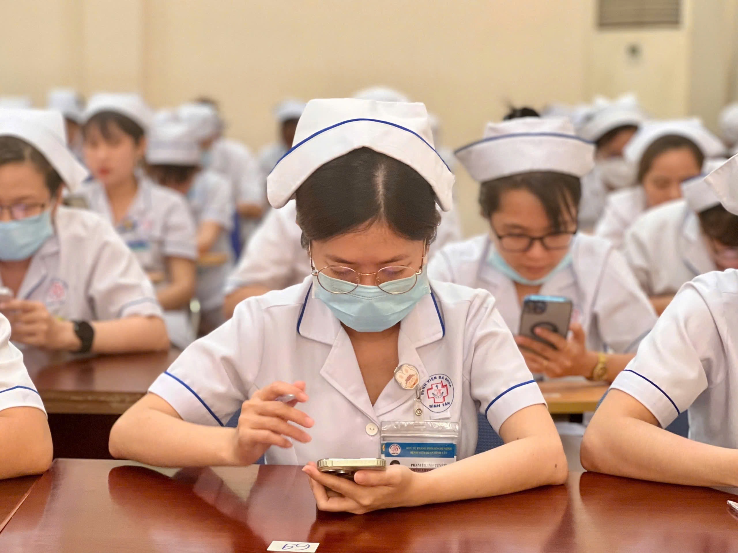 Chung sức vì chất lượng: Hội thi tay nghề điều dưỡng, hộ sinh, kỹ thuật y tại bệnh viện Bình Tân- Ảnh 4.