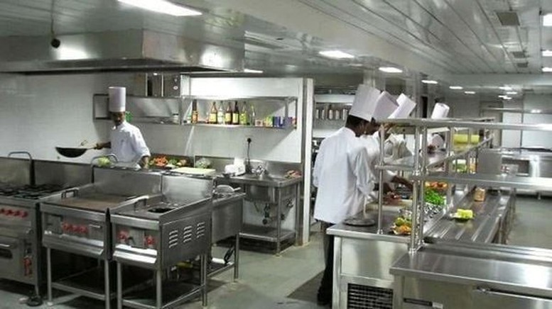 Thực phẩm giả 'len lỏi' qua nhiều đường tiêu thụ- Ảnh 3. Thực phẩm giả 'len lỏi' qua nhiều đường tiêu thụ- Ảnh 3.