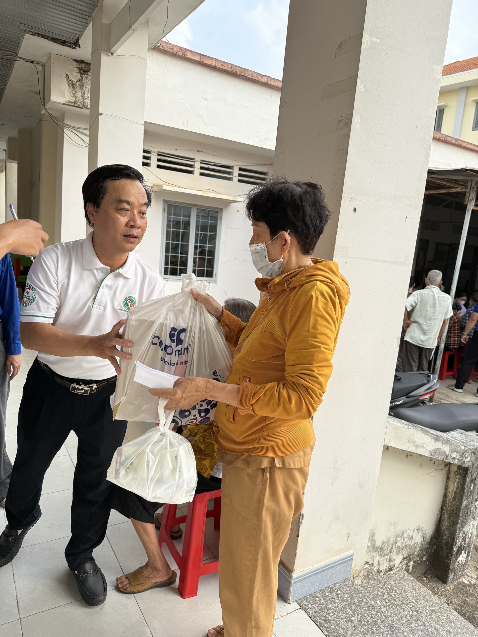 Tương Thân Tương Ái Nơi Biên Giới: Ngày Hội Khám Chữa Bệnh Miễn Phí Tại Gò Dầu- Ảnh 3. Tương Thân Tương Ái Nơi Biên Giới: Ngày Hội Khám Chữa Bệnh Miễn Phí Tại Gò Dầu- Ảnh 3.