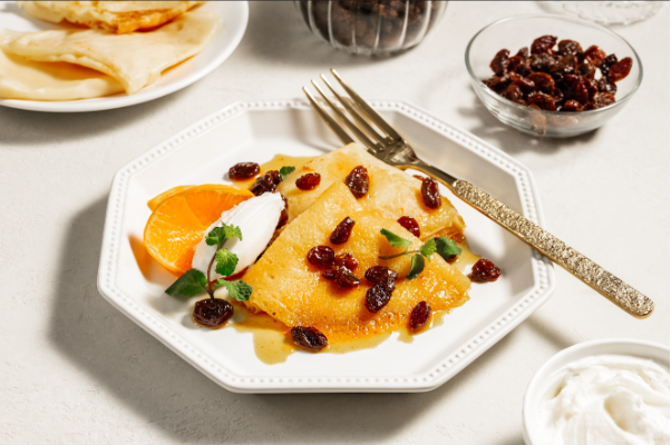 Đổi vị kỳ nghỉ với crepe cam vàng và nho khô béo ngon lạ miệng- Ảnh 2. Đổi vị kỳ nghỉ với crepe cam vàng và nho khô béo ngon lạ miệng- Ảnh 2.