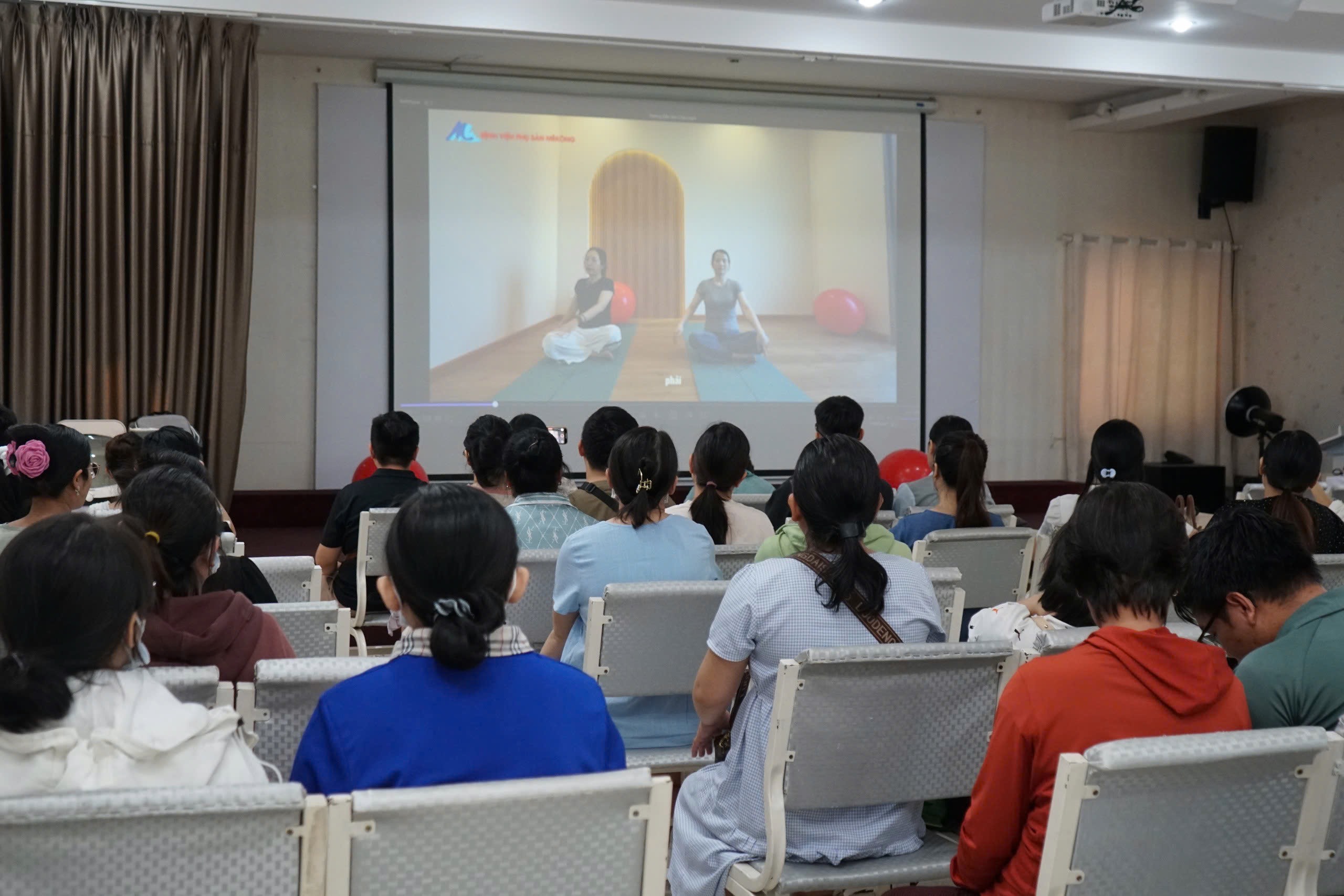Lớp Tiền Sản tại MêKông: Hướng Dẫn Tập Cơ Sàn Chậu và Phòng Ngừa Trầm Cảm Sau Sinh- Ảnh 5. Lớp Tiền Sản tại MêKông: Hướng Dẫn Tập Cơ Sàn Chậu và Phòng Ngừa Trầm Cảm Sau Sinh- Ảnh 5.