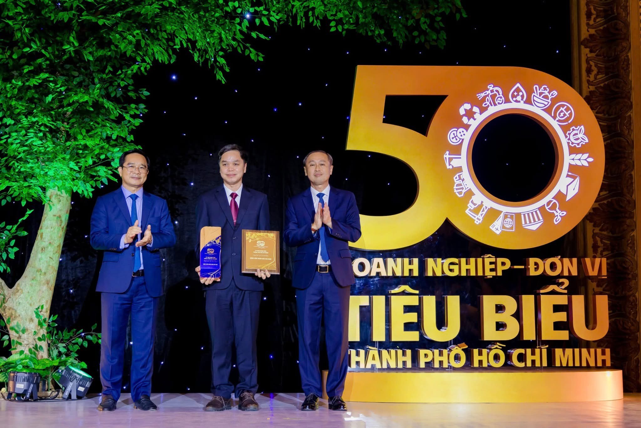 Vinh danh 6 bệnh viện tuyến cuối tiêu biểu nhân kỷ niệm 50 năm Giải phóng miền Nam- Ảnh 4.