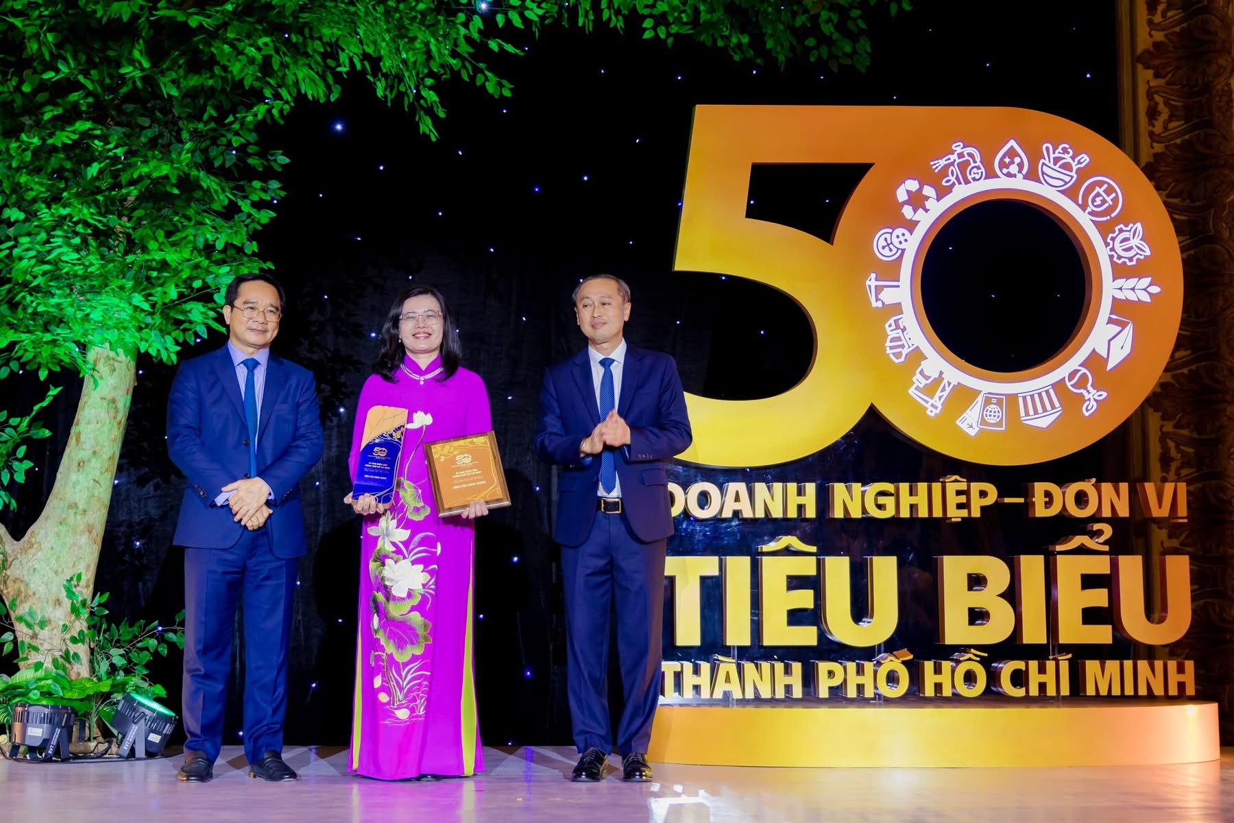 Vinh danh 6 bệnh viện tuyến cuối tiêu biểu nhân kỷ niệm 50 năm Giải phóng miền Nam- Ảnh 5.