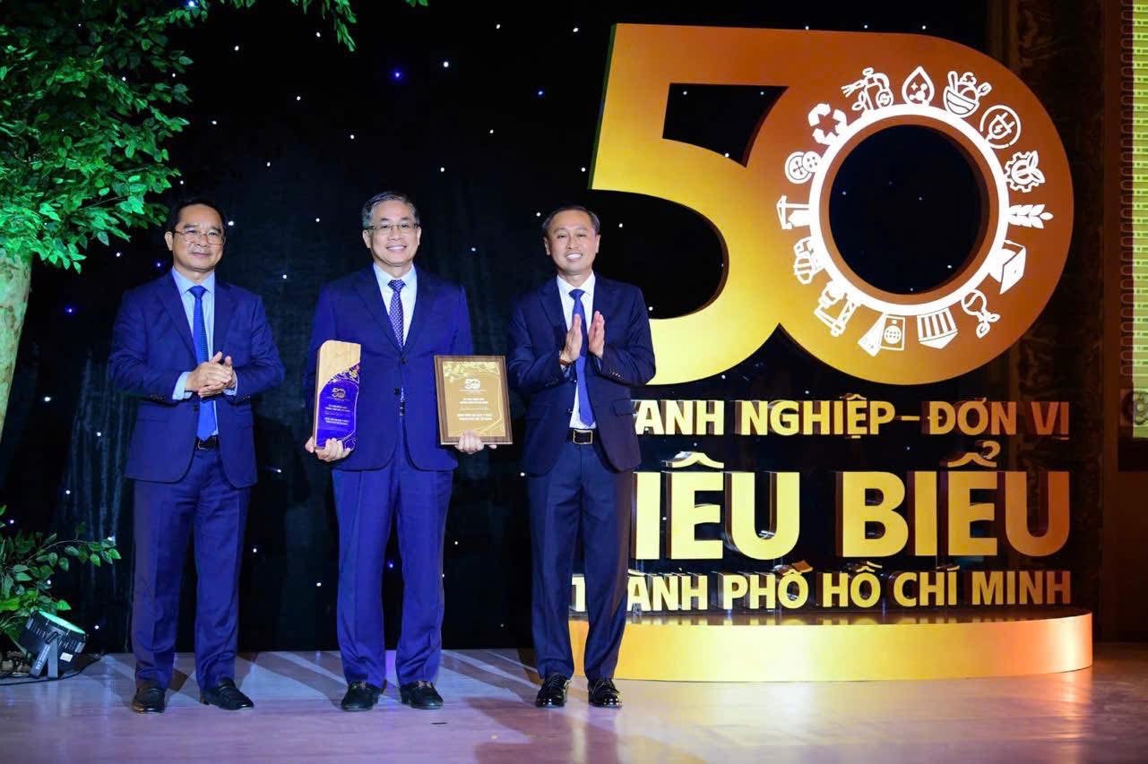 Vinh danh 6 bệnh viện tuyến cuối tiêu biểu nhân kỷ niệm 50 năm Giải phóng miền Nam- Ảnh 6.