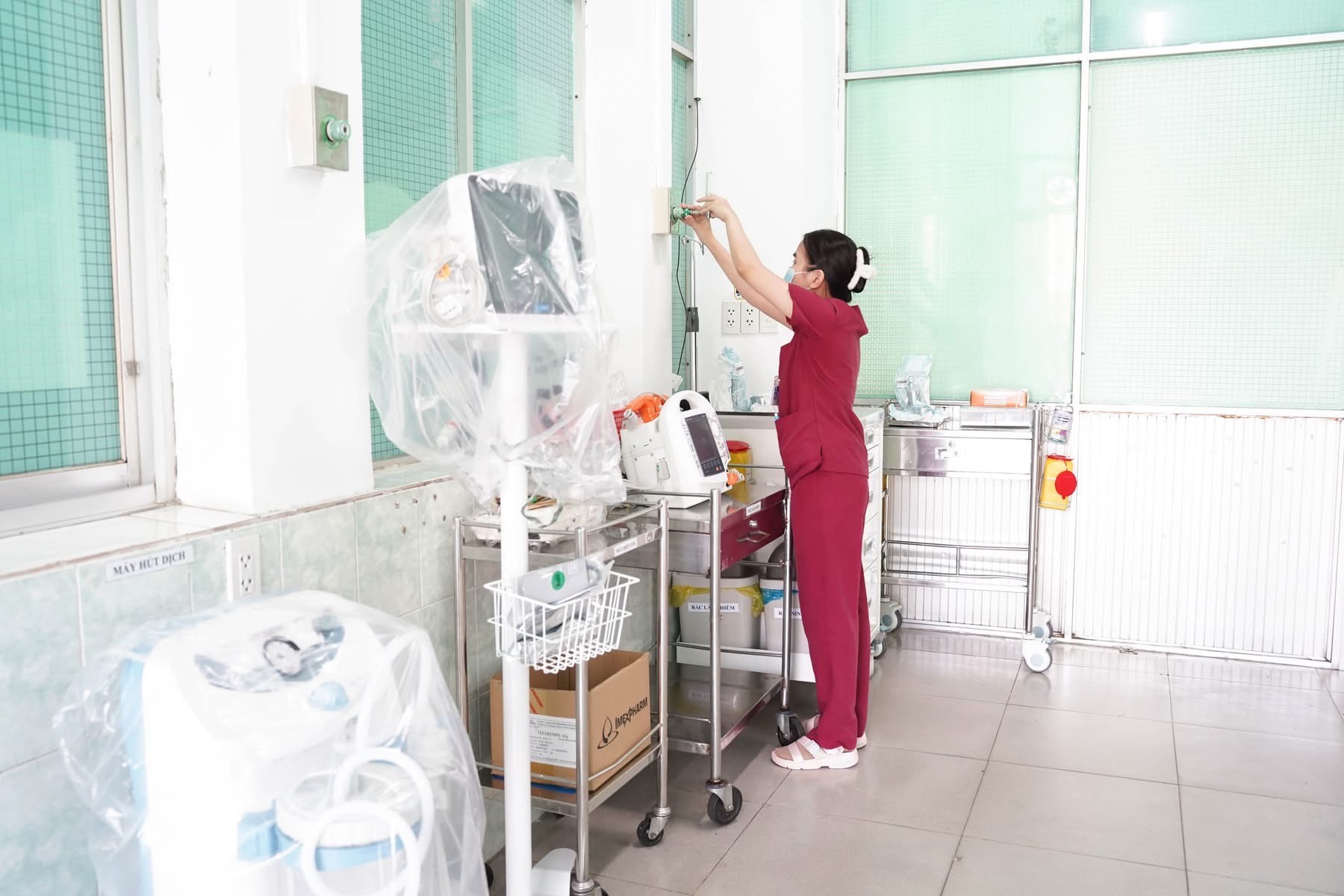 TS BSCK2 Nguyễn Tri Thức Dẫn Dắt Chuẩn Bị Y Tế Toàn Diện Cho Đại Lễ 50 Năm Thống Nhất- Ảnh 8. TS BSCK2 Nguyễn Tri Thức Dẫn Dắt Chuẩn Bị Y Tế Toàn Diện Cho Đại Lễ 50 Năm Thống Nhất- Ảnh 8.