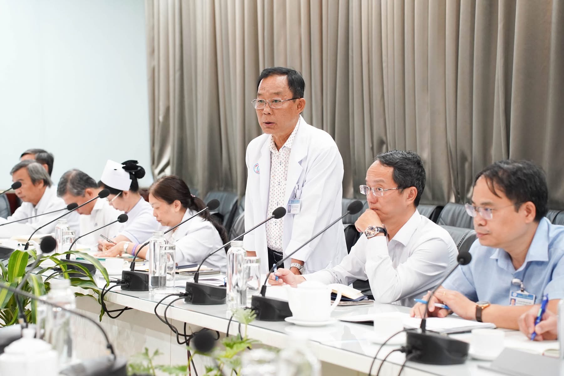 TS BSCK2 Nguyễn Tri Thức Dẫn Dắt Chuẩn Bị Y Tế Toàn Diện Cho Đại Lễ 50 Năm Thống Nhất- Ảnh 5. TS BSCK2 Nguyễn Tri Thức Dẫn Dắt Chuẩn Bị Y Tế Toàn Diện Cho Đại Lễ 50 Năm Thống Nhất- Ảnh 5.