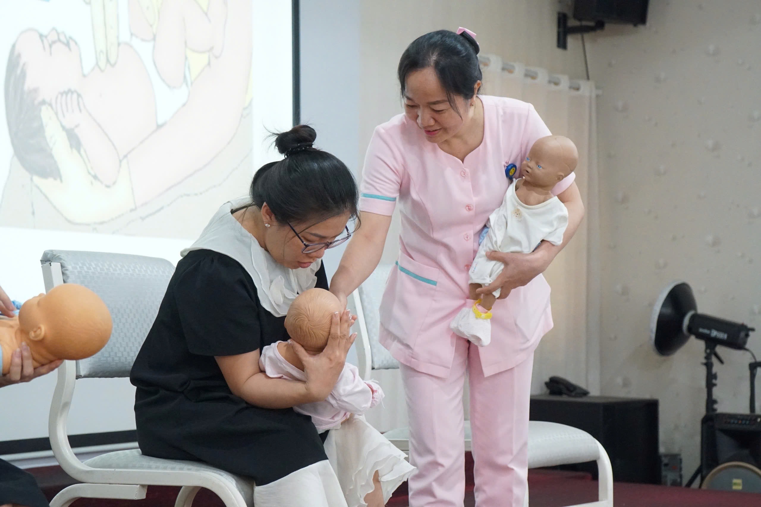 Làm mẹ - Hành trình tuyệt vời, nhưng không thiếu những lo lắng- Ảnh 4. Làm mẹ - Hành trình tuyệt vời, nhưng không thiếu những lo lắng- Ảnh 4.