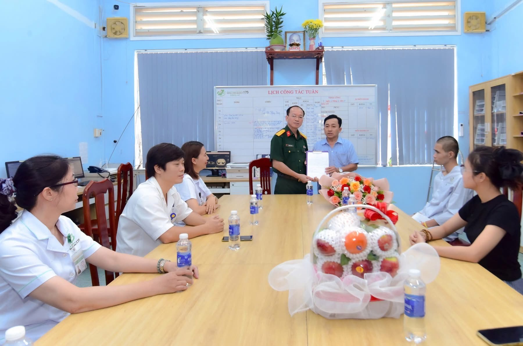 97 ngày chịu đựng và chiến thắng: Bệnh nhân lao màng não chuyển khẩn từ đảo An Bang về đất liền- Ảnh 6. 97 ngày chịu đựng và chiến thắng: Bệnh nhân lao màng não chuyển khẩn từ đảo An Bang về đất liền- Ảnh 6.