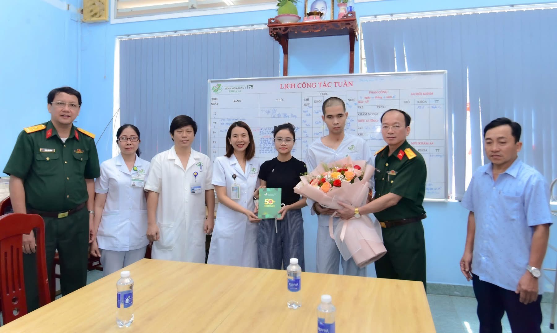 97 ngày chịu đựng và chiến thắng: Bệnh nhân lao màng não chuyển khẩn từ đảo An Bang về đất liền- Ảnh 8. 97 ngày chịu đựng và chiến thắng: Bệnh nhân lao màng não chuyển khẩn từ đảo An Bang về đất liền- Ảnh 8.