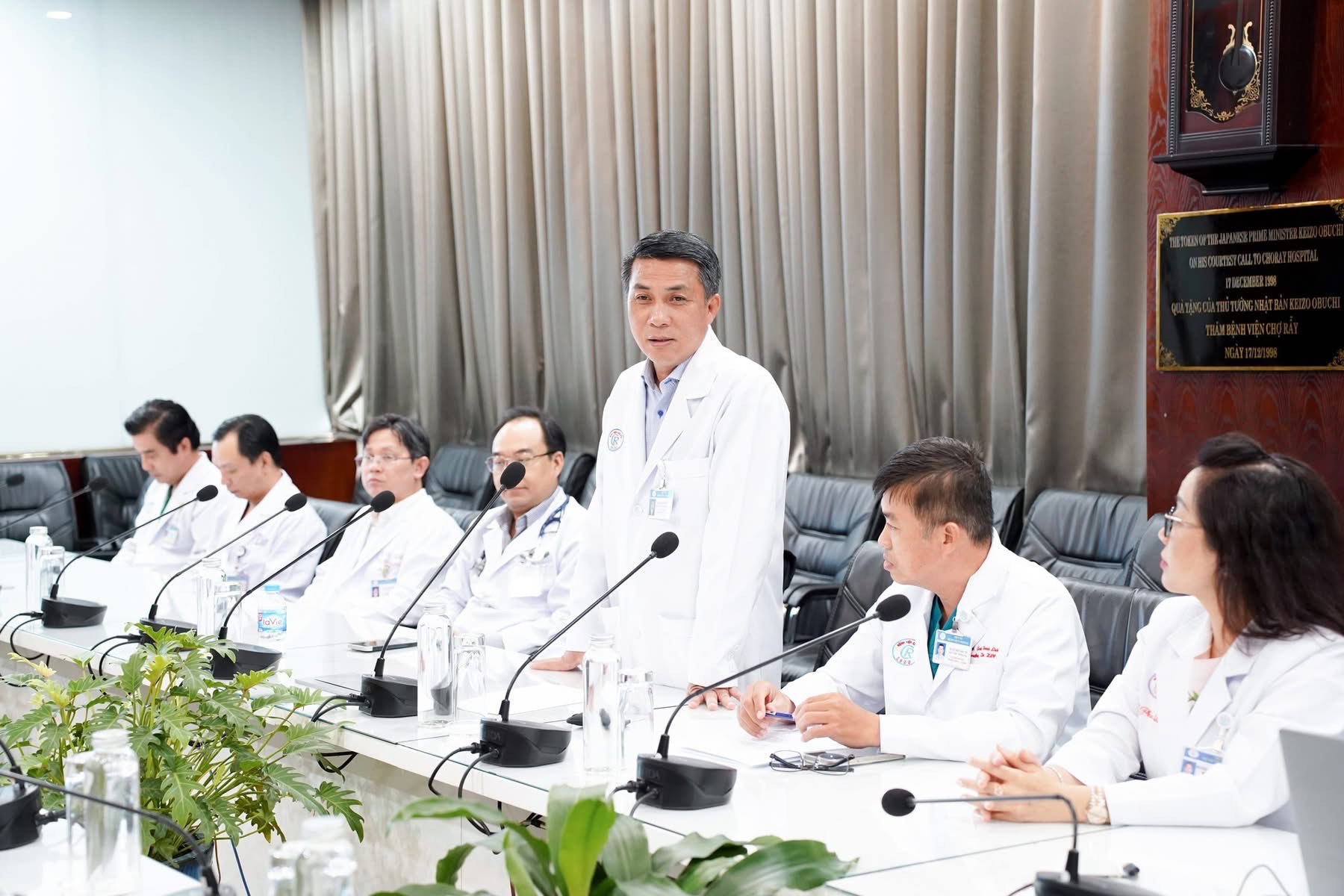 Hồi Sinh Kỳ Diệu: ECMO Khẩn Cấp và Quy Trình Báo Động Đỏ Cứu Sống NSND Thanh Tuấn- Ảnh 2. Hồi Sinh Kỳ Diệu: ECMO Khẩn Cấp và Quy Trình Báo Động Đỏ Cứu Sống NSND Thanh Tuấn- Ảnh 2.