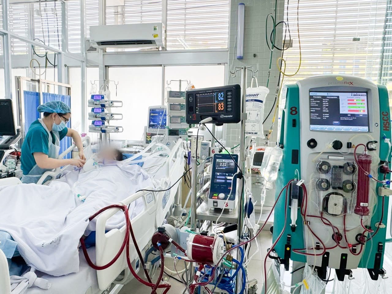 Hồi Sinh Kỳ Diệu: ECMO Khẩn Cấp và Quy Trình Báo Động Đỏ Cứu Sống NSND Thanh Tuấn- Ảnh 4. Hồi Sinh Kỳ Diệu: ECMO Khẩn Cấp và Quy Trình Báo Động Đỏ Cứu Sống NSND Thanh Tuấn- Ảnh 4.
