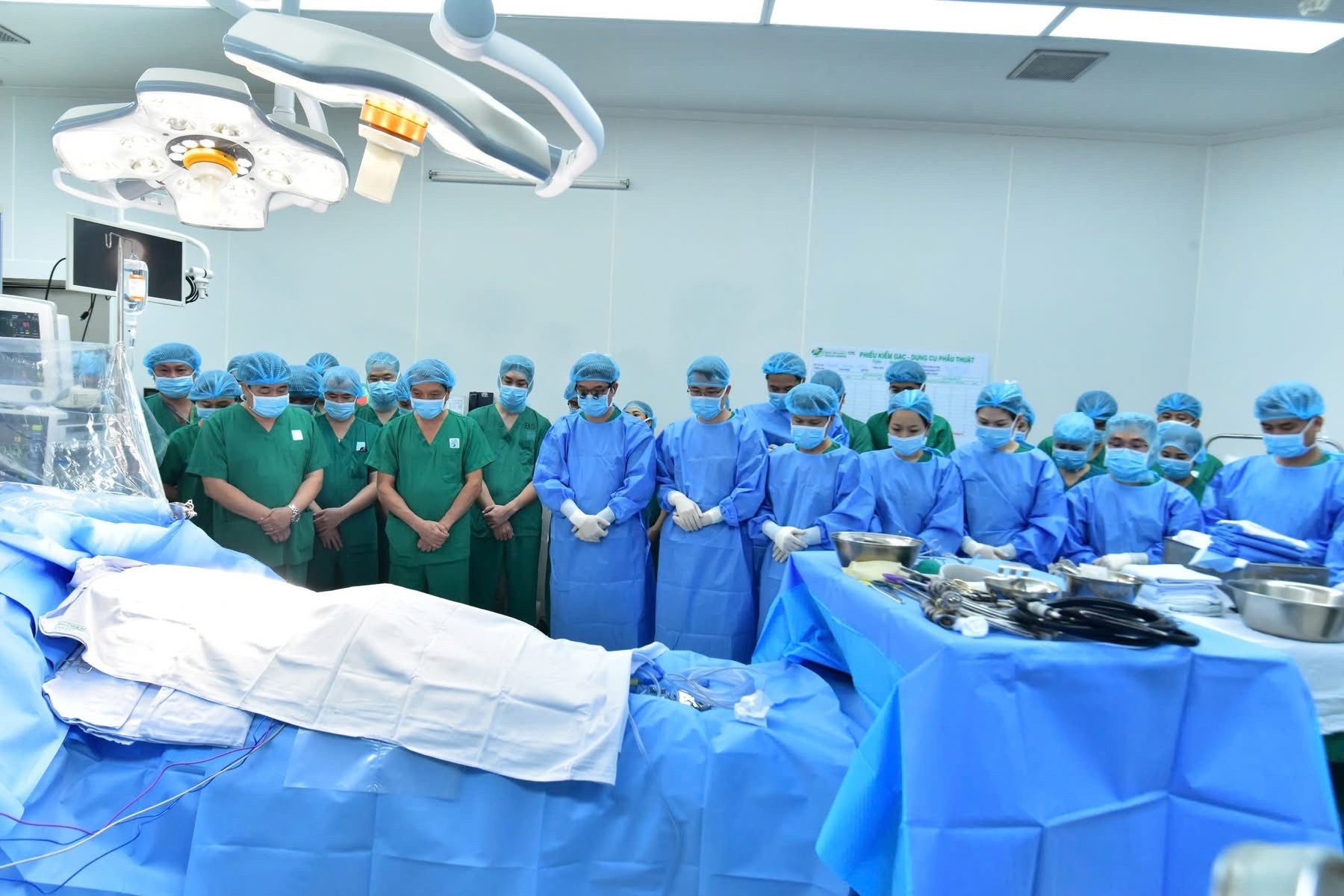 Bệnh viện Quân y 175 – lần đầu tiên phối hợp thực hiện ca lấy – ghép đa tạng ừ người hiến chết não: dấu mốc quang trọng trong hành trình phát triển kỹ thuật cao- Ảnh 2. Bệnh viện Quân y 175 – lần đầu tiên phối hợp thực hiện ca lấy – ghép đa tạng ừ người hiến chết não: dấu mốc quang trọng trong hành trình phát triển kỹ thuật cao- Ảnh 2.