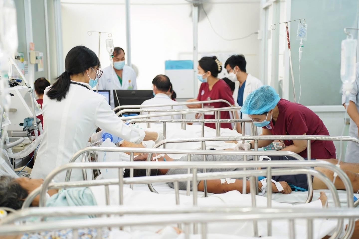 Bệnh nhân sốc nhiệt sau giải chạy 42 km có nhiều tiến triển tích cực, chuẩn bị chuyển ra khỏi khoa hồi sức- Ảnh 1. Bệnh nhân sốc nhiệt sau giải chạy 42 km có nhiều tiến triển tích cực, chuẩn bị chuyển ra khỏi khoa hồi sức- Ảnh 1.
