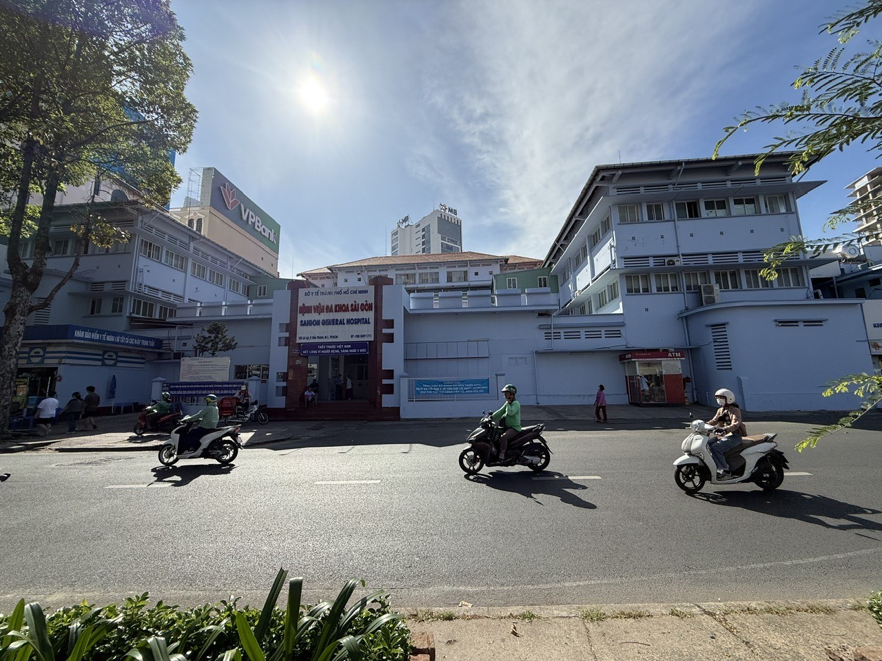 Bệnh viện Đa khoa Sài Gòn: sẵn sàng công tác y tế vào dịp lễ 30-4, đặc biệt là buổi lễ diễu binh kỷ niệm 50 năm thống nhất đất nước- Ảnh 1. Bệnh viện Đa khoa Sài Gòn: sẵn sàng công tác y tế vào dịp lễ 30-4, đặc biệt là buổi lễ diễu binh kỷ niệm 50 năm thống nhất đất nước- Ảnh 1.
