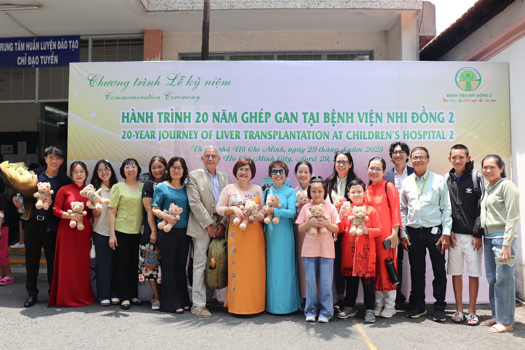 Bệnh viện Nhi đồng 2: 20 năm hành trình ghép gan – 50 cuộc đời được hồi sinh- Ảnh 4. Bệnh viện Nhi đồng 2: 20 năm hành trình ghép gan – 50 cuộc đời được hồi sinh- Ảnh 4.
