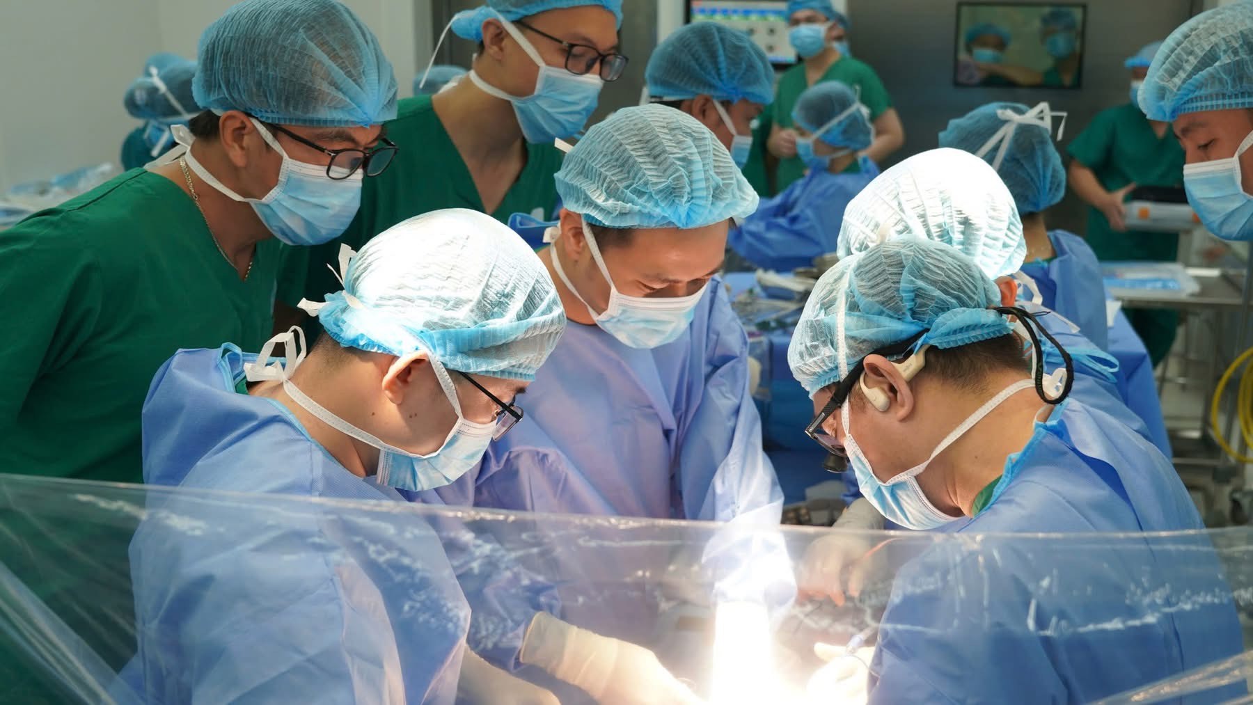 Bệnh viện Quân y 175 – lần đầu tiên phối hợp thực hiện ca lấy – ghép đa tạng ừ người hiến chết não: dấu mốc quang trọng trong hành trình phát triển kỹ thuật cao- Ảnh 1. Bệnh viện Quân y 175 – lần đầu tiên phối hợp thực hiện ca lấy – ghép đa tạng ừ người hiến chết não: dấu mốc quang trọng trong hành trình phát triển kỹ thuật cao- Ảnh 1.
