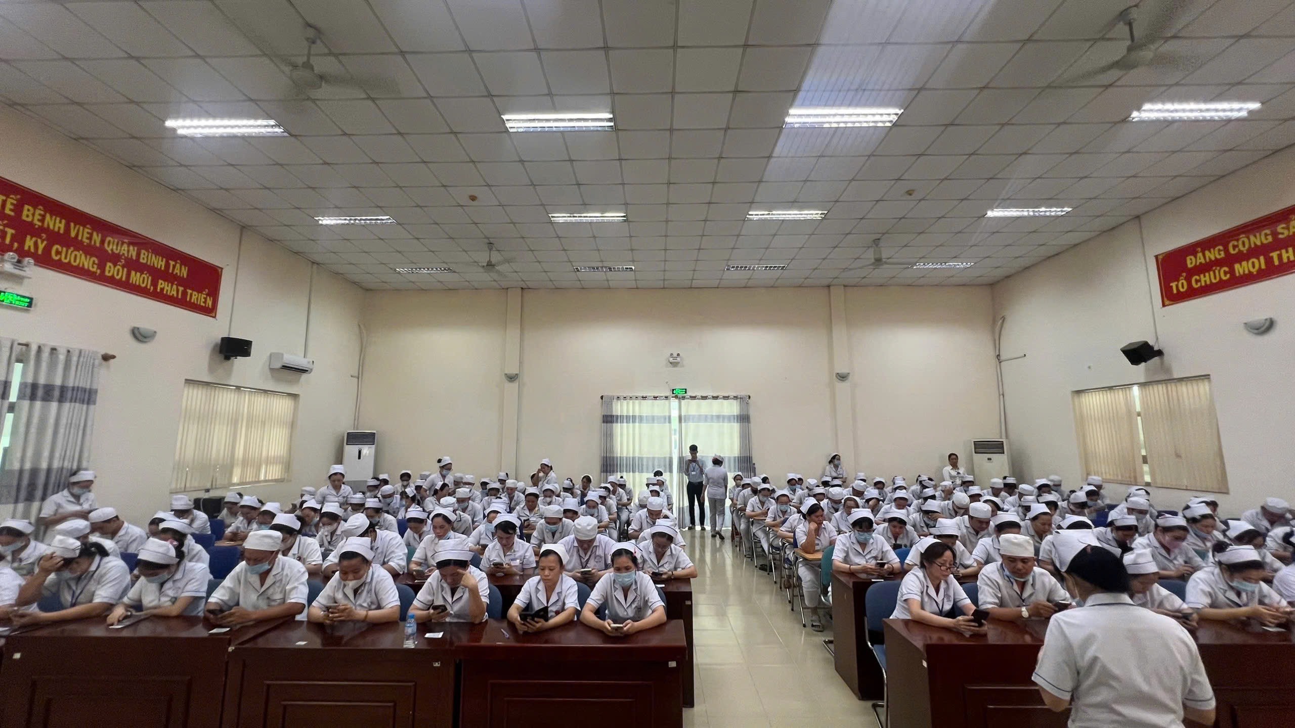Chung sức vì chất lượng: Hội thi tay nghề điều dưỡng, hộ sinh, kỹ thuật y tại bệnh viện Bình Tân- Ảnh 1.