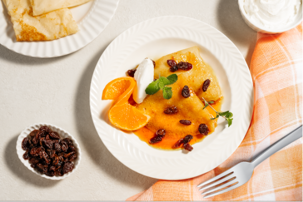 Đổi vị kỳ nghỉ với crepe cam vàng và nho khô béo ngon lạ miệng- Ảnh 1. Đổi vị kỳ nghỉ với crepe cam vàng và nho khô béo ngon lạ miệng- Ảnh 1.
