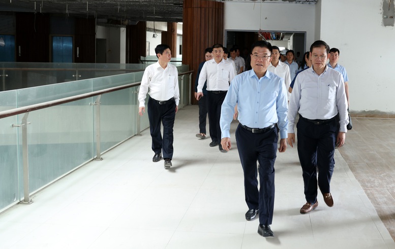 Phó Thủ tướng Lê Thành Long: Cần huy động thêm nhân lực thi công cơ sở 2 Bệnh viện Việt Đức và Bạch Mai- Ảnh 1. Phó Thủ tướng Lê Thành Long: Cần huy động thêm nhân lực thi công cơ sở 2 Bệnh viện Việt Đức và Bạch Mai- Ảnh 1.