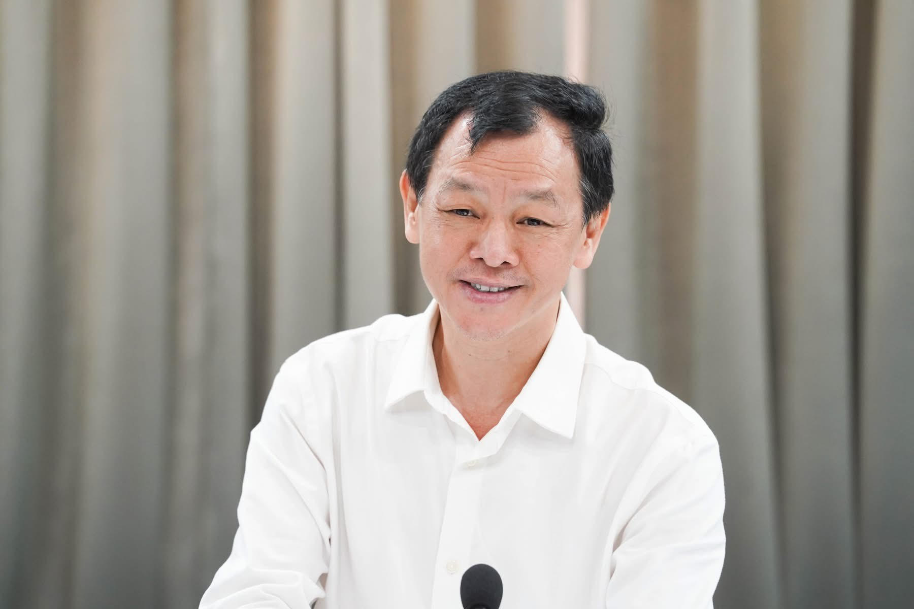 TS BSCK2 Nguyễn Tri Thức – Thứ trưởng Bộ Y tế, phụ trách Quản lý Điều hành bệnh viện Chợ Rẫy. TS BSCK2 Nguyễn Tri Thức – Thứ trưởng Bộ Y tế, phụ trách Quản lý Điều hành bệnh viện Chợ Rẫy.