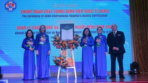 Bệnh viện Hùng Vương (TP.HCM) đón nhận Chứng nhận chất lượng bệnh viện quốc tế ACHS. Bệnh viện Hùng Vương (TP.HCM) đón nhận Chứng nhận chất lượng bệnh viện quốc tế ACHS.