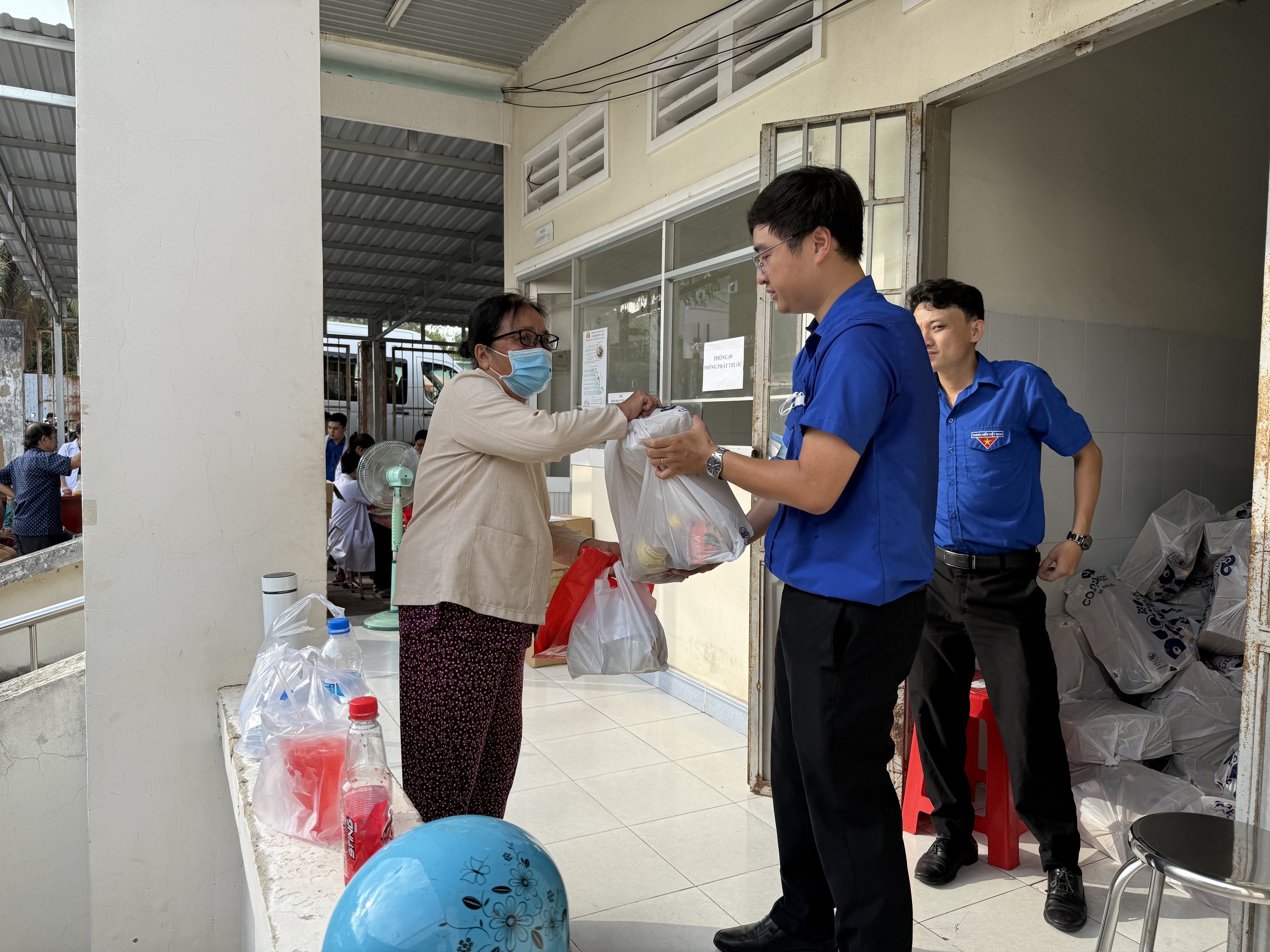 Tương Thân Tương Ái Nơi Biên Giới: Ngày Hội Khám Chữa Bệnh Miễn Phí Tại Gò Dầu- Ảnh 2. Tương Thân Tương Ái Nơi Biên Giới: Ngày Hội Khám Chữa Bệnh Miễn Phí Tại Gò Dầu- Ảnh 2.