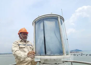 'Mắt thần' nơi cửa biển Hà Tĩnh và chuyện những người canh ánh đèn đêm