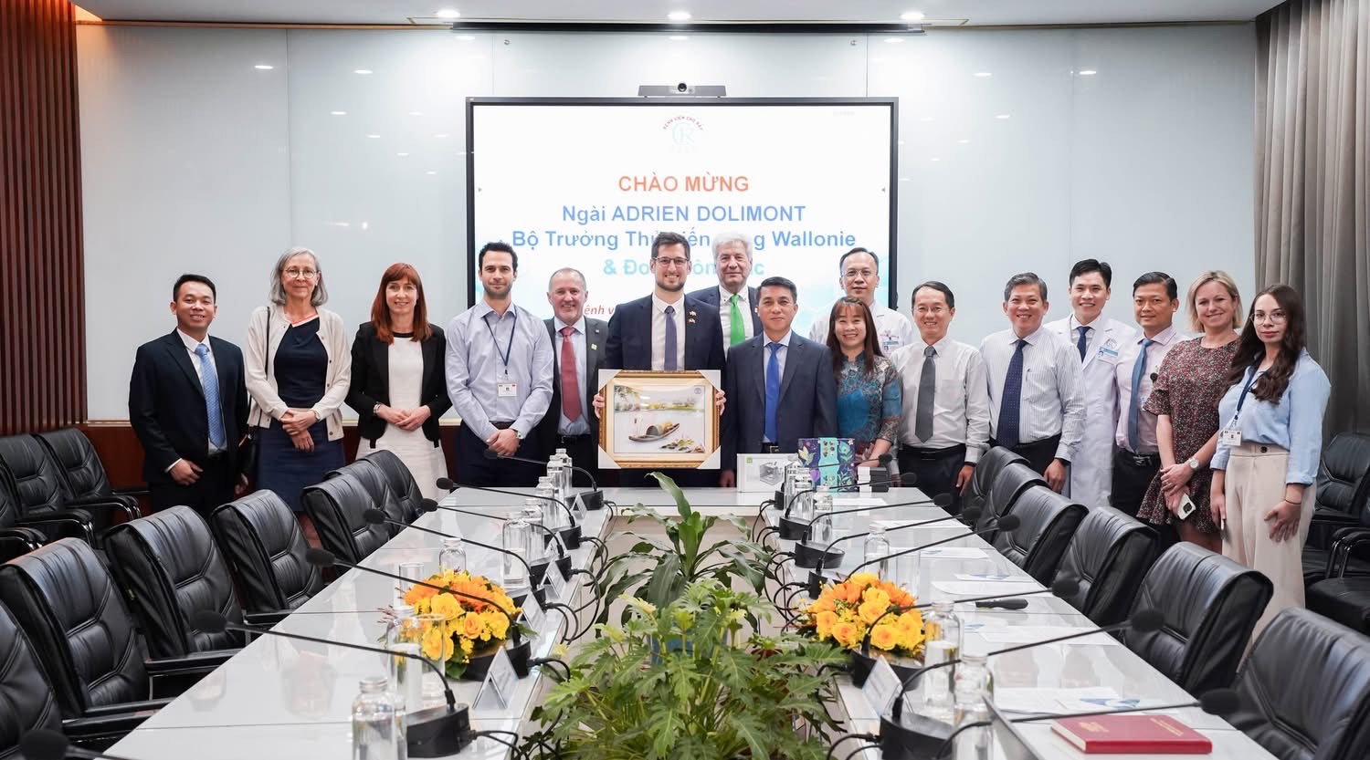 Đoàn Bộ trưởng thủ hiến vùng Wallonie của Vương quốc Bỉ thăm Bệnh viện Chợ Rẫy- Ảnh 4. Đoàn Bộ trưởng thủ hiến vùng Wallonie của Vương quốc Bỉ thăm Bệnh viện Chợ Rẫy- Ảnh 4.