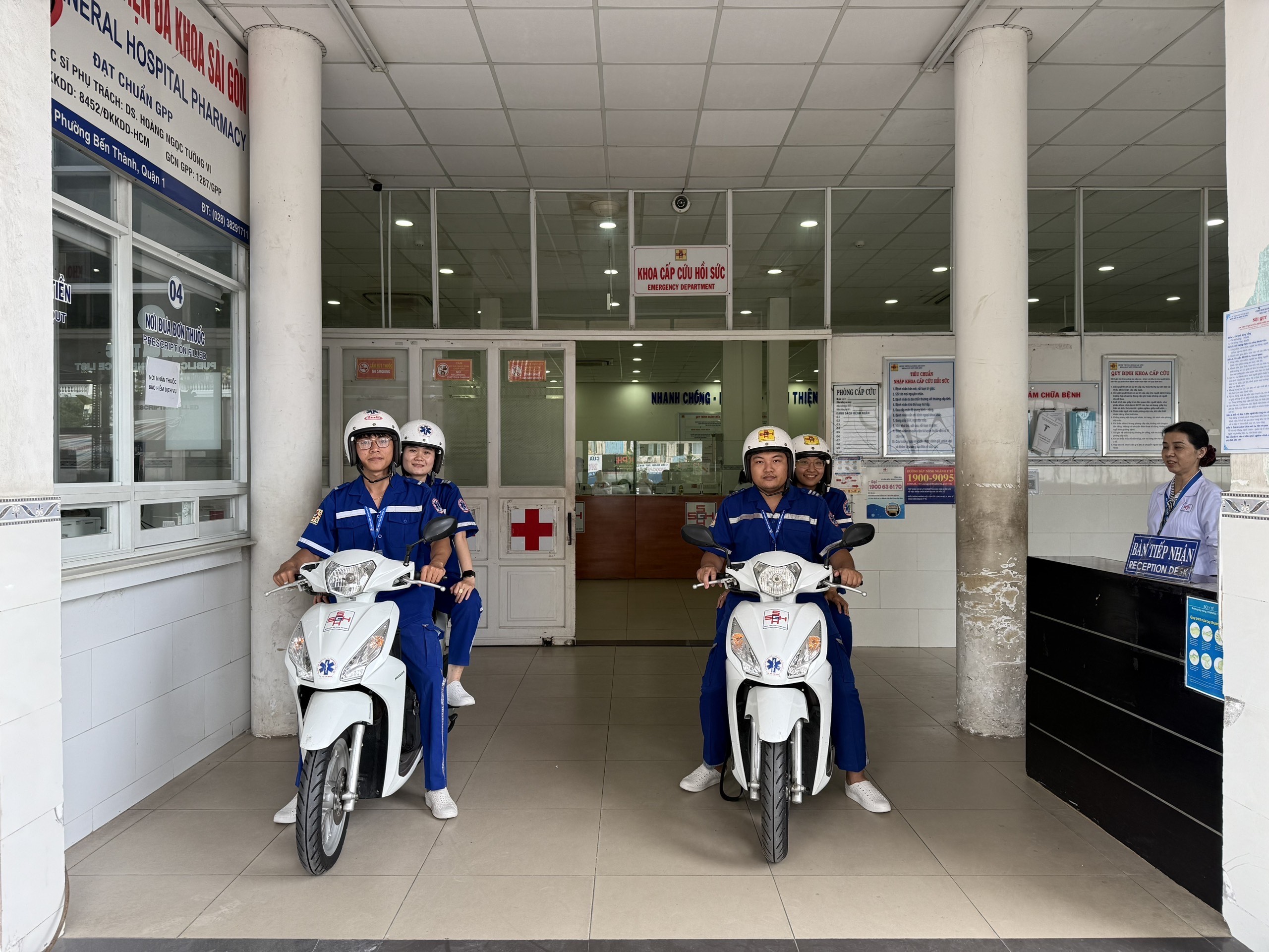 Bệnh viện Đa khoa Sài Gòn : Bác sĩ đi xe cấp cứu 2 bánh cứu cụ bà ngưng tim tại nhà- Ảnh 5. Bệnh viện Đa khoa Sài Gòn : Bác sĩ đi xe cấp cứu 2 bánh cứu cụ bà ngưng tim tại nhà- Ảnh 5.