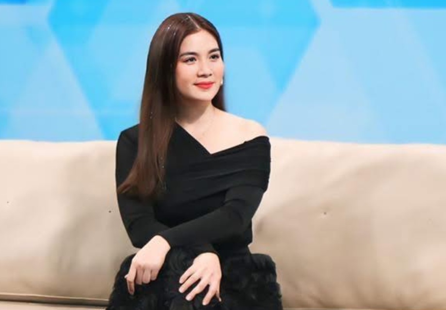 Nữ diễn viên phải mổ 2 lần cắt bỏ buồng trứng, vẫn sinh được con nhờ một người- Ảnh 1.