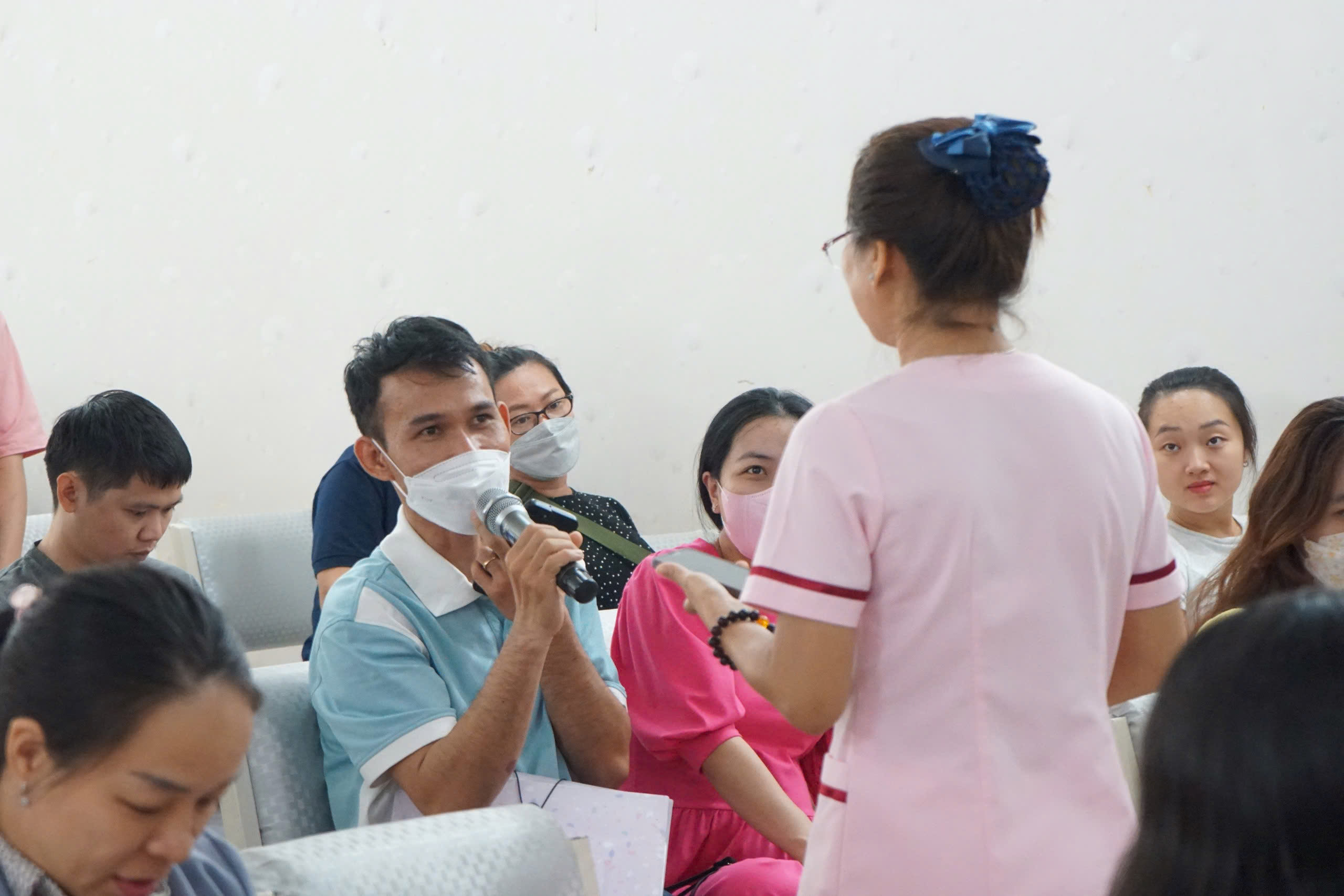 BỆNH VIỆN PHỤ SẢN MÊKÔNG: lớp học tiền sản với chủ đề “Dấu hiệu chuyển dạ và cần khám cấp cứu trong thai kỳ”- Ảnh 4. BỆNH VIỆN PHỤ SẢN MÊKÔNG: lớp học tiền sản với chủ đề “Dấu hiệu chuyển dạ và cần khám cấp cứu trong thai kỳ”- Ảnh 4.