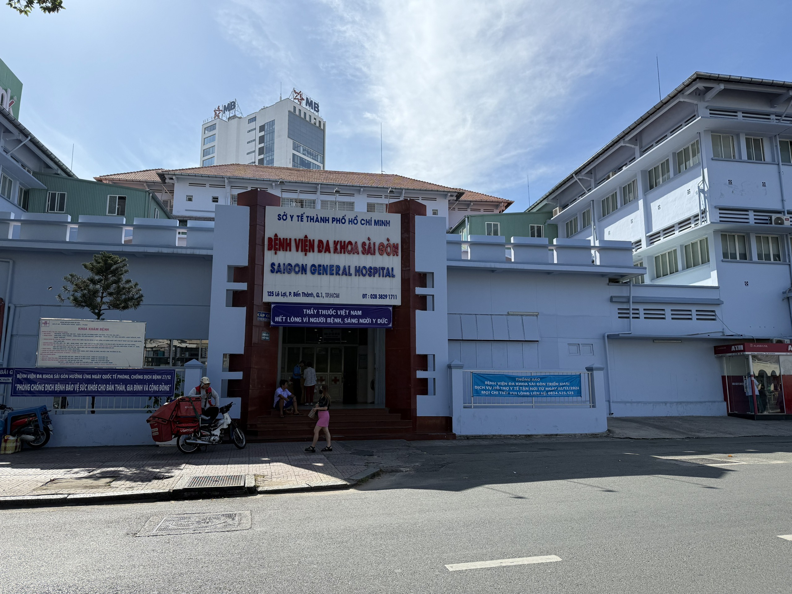 Bệnh viện Đa khoa Sài Gòn : Bác sĩ đi xe cấp cứu 2 bánh cứu cụ bà ngưng tim tại nhà- Ảnh 1. Bệnh viện Đa khoa Sài Gòn : Bác sĩ đi xe cấp cứu 2 bánh cứu cụ bà ngưng tim tại nhà- Ảnh 1.
