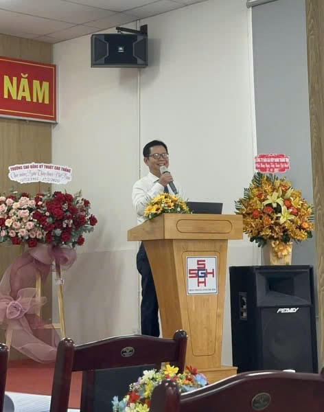 BSCKII Mai Đức Huy, Phó Giám đốc phụ trách bệnh viện phát biểu.