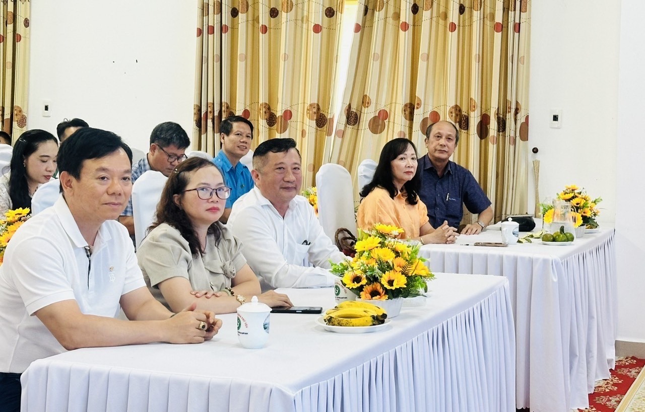 Chuỗi hoạt động ý nghĩa của đoàn chuyên gia, bác sĩ bệnh viện Lê Văn Thịnh, TP Hồ Chí Minh tại Phú Yên- Ảnh 1. Chuỗi hoạt động ý nghĩa của đoàn chuyên gia, bác sĩ bệnh viện Lê Văn Thịnh, TP Hồ Chí Minh tại Phú Yên- Ảnh 1.