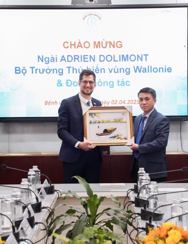 Đoàn Bộ trưởng thủ hiến vùng Wallonie của Vương quốc Bỉ thăm Bệnh viện Chợ Rẫy- Ảnh 1. Đoàn Bộ trưởng thủ hiến vùng Wallonie của Vương quốc Bỉ thăm Bệnh viện Chợ Rẫy- Ảnh 1.