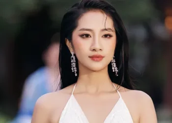 Hoa hậu Hà Trúc Linh, Á hậu Châu Anh, Vân Nhi trình diễn thời trang