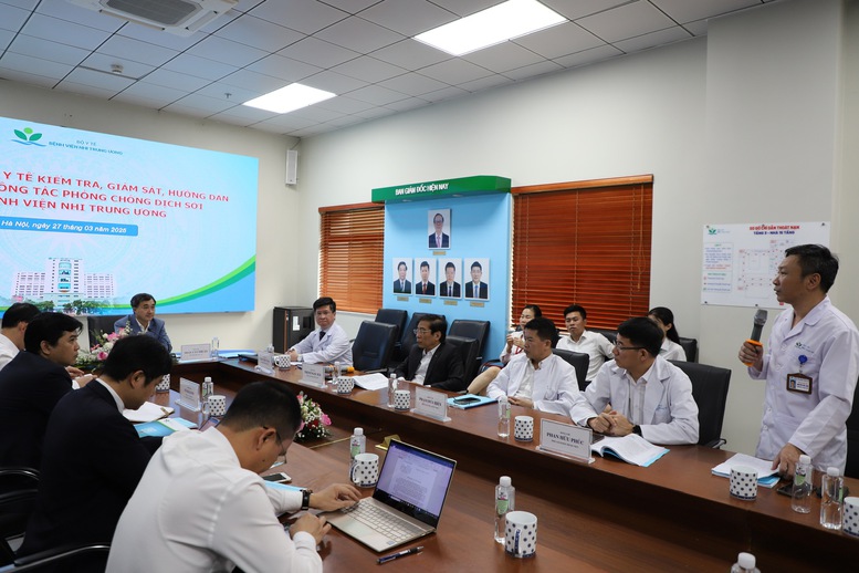 Kiểm tra công tác thu dung, điều trị bệnh sởi tại Hà Nội- Ảnh 1. Kiểm tra công tác thu dung, điều trị bệnh sởi tại Hà Nội- Ảnh 1.