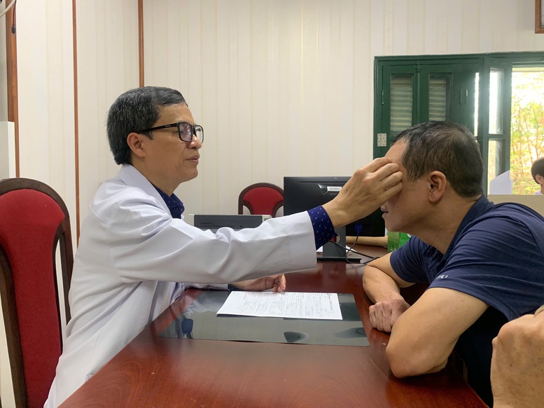 Lần đầu tiên tại Việt Nam phẫu thuật nội soi qua cung mày để bỏ khối u não- Ảnh 1.