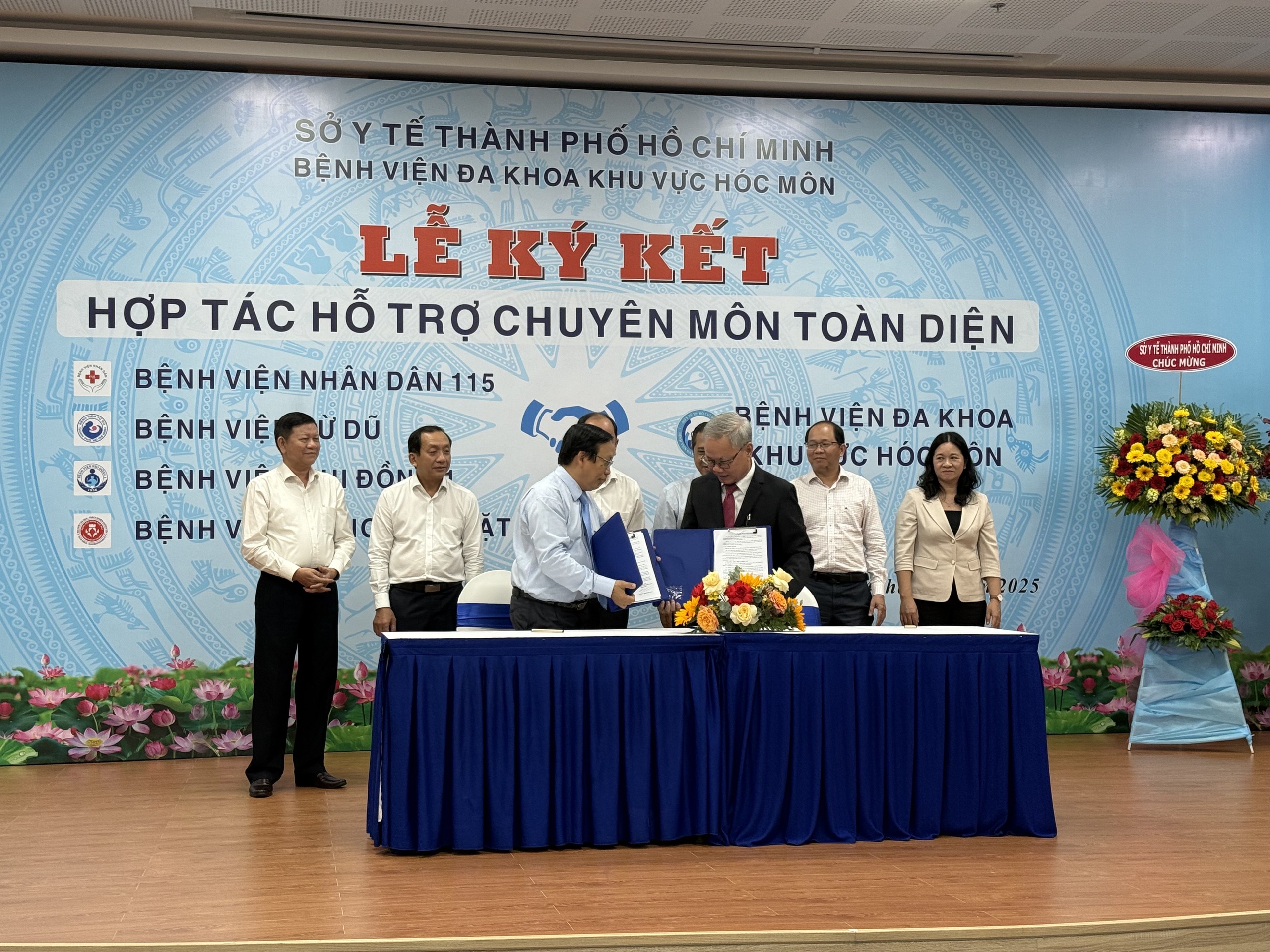 Lễ ký kết hợp tác toàn diện giữa bốn bệnh viện đầu ngành và  bệnh viện Đa khoa khu vực Hóc Môn: Bước tiến mới trong phát triển y tế tuyến cơ sở- Ảnh 3.