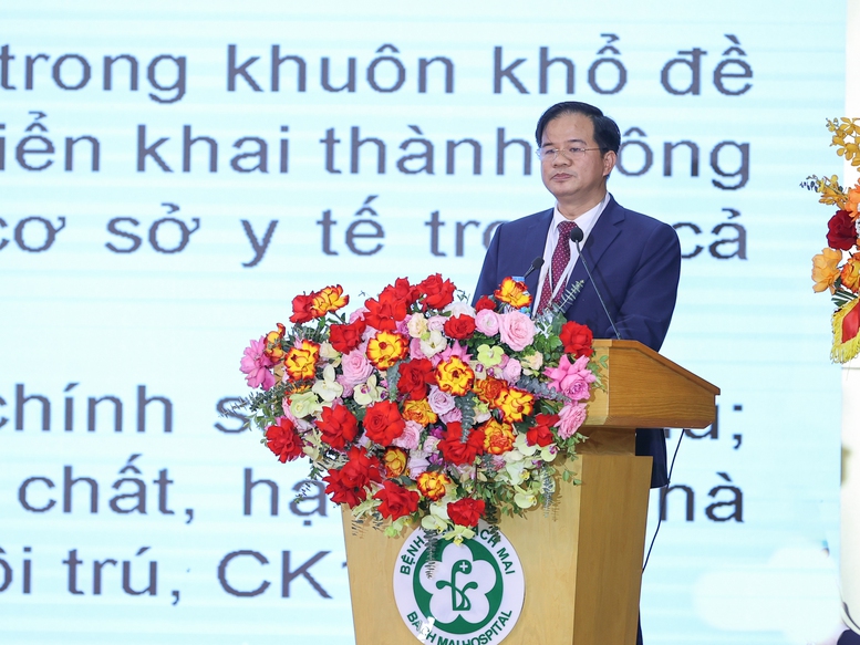 Thủ tướng: Bệnh viện Bạch Mai là niềm tự hào của y học Việt Nam, là 'pháo đài' trong chiến tranh và hòa bình- Ảnh 2. Thủ tướng: Bệnh viện Bạch Mai là niềm tự hào của y học Việt Nam, là 'pháo đài' trong chiến tranh và hòa bình- Ảnh 2.