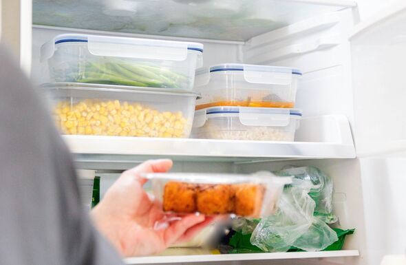 Tết này dù quá vội cũng không được cho thức ăn thừa còn nóng vào tủ lạnh, lý do có thể nghiêm trọng hơn bạn nghĩ- Ảnh 1. Tết này dù quá vội cũng không được cho thức ăn thừa còn nóng vào tủ lạnh, lý do có thể nghiêm trọng hơn bạn nghĩ- Ảnh 1.